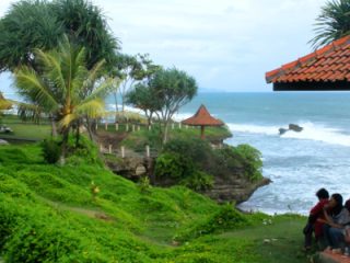 Batu Hiu Pangandaran, Panorama Laut dan Legenda Sirip Hiu