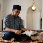 Manfaat Membaca Al-Qur'an untuk Jiwa dan Pedoman Hidup