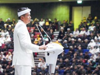 Dedi Mulyadi Bayar Rp250.000 Warga Pemadam Karhutla Ciremai