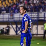 Gelandang Persib, Thom Haye sesaat sebelum mengambil tendangan sudut saat tampil menghadapi Persik Kediri/Foto: Kurvanewscom/Muhammad Farid