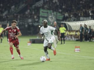 Gelandang PSS Sleman, Moussa Bagayoko (jersey putih)/Foto: Instagram Moussa Bagayoko