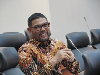 Nasir Djamil Tolak Usulan Luhut soal Redefinisi Korupsi
