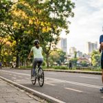 Olahraga untuk gaya hidup sehat tak perlu ekstrem. Lima olahraga ringan tapi rutin bisa jadi pilihan dari lari santai hingga jalan kaki, yang efektif jangka panjang/Ilustrasi: Kurvanewscom