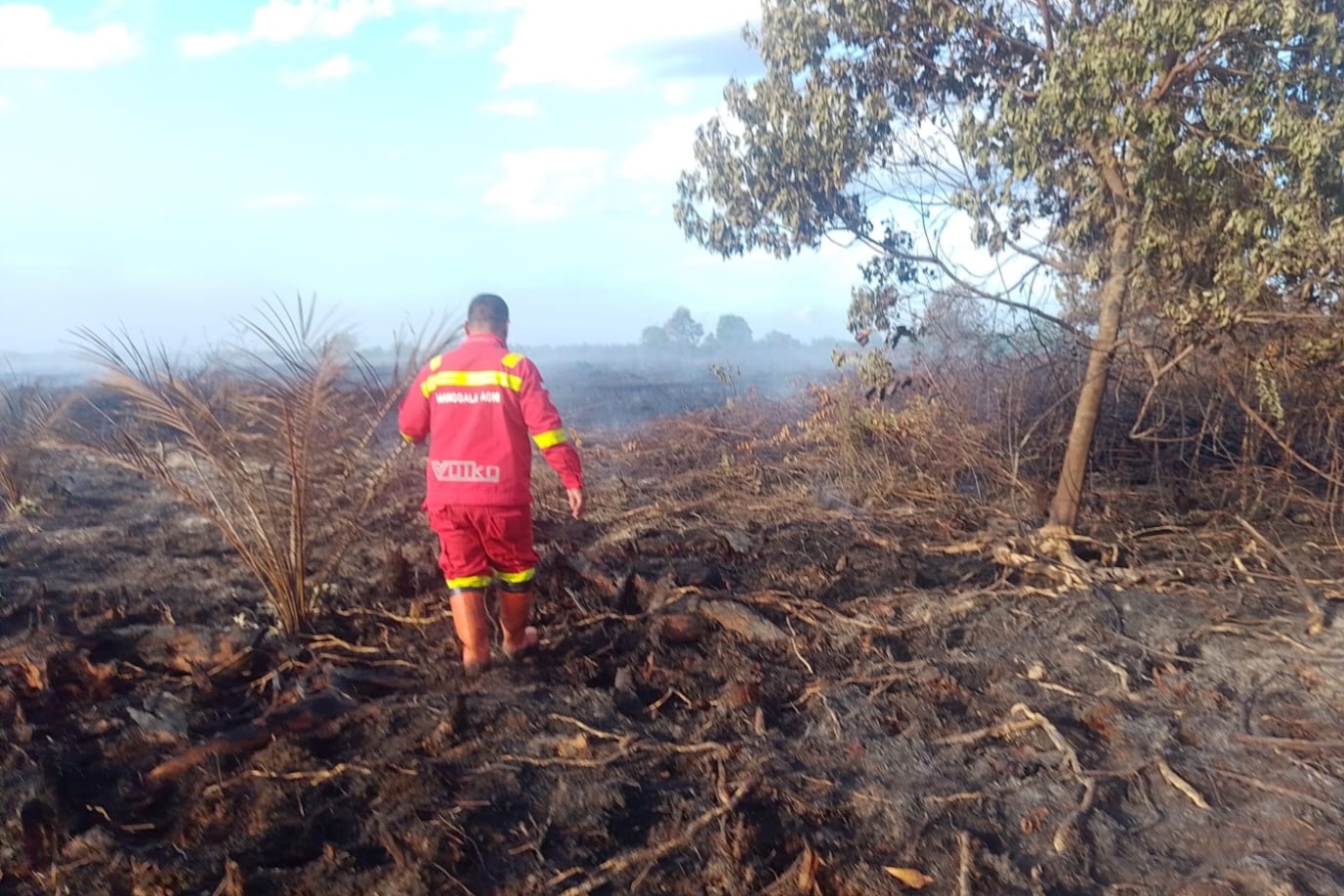 Tim Manggala Agni tempuh 8 jam padamkan karhutla di Rokan Hilir. Drone digunakan untuk pemetaan dan strategi pemadaman di Desa Pulau Serdang/Foto: Media Center Riau